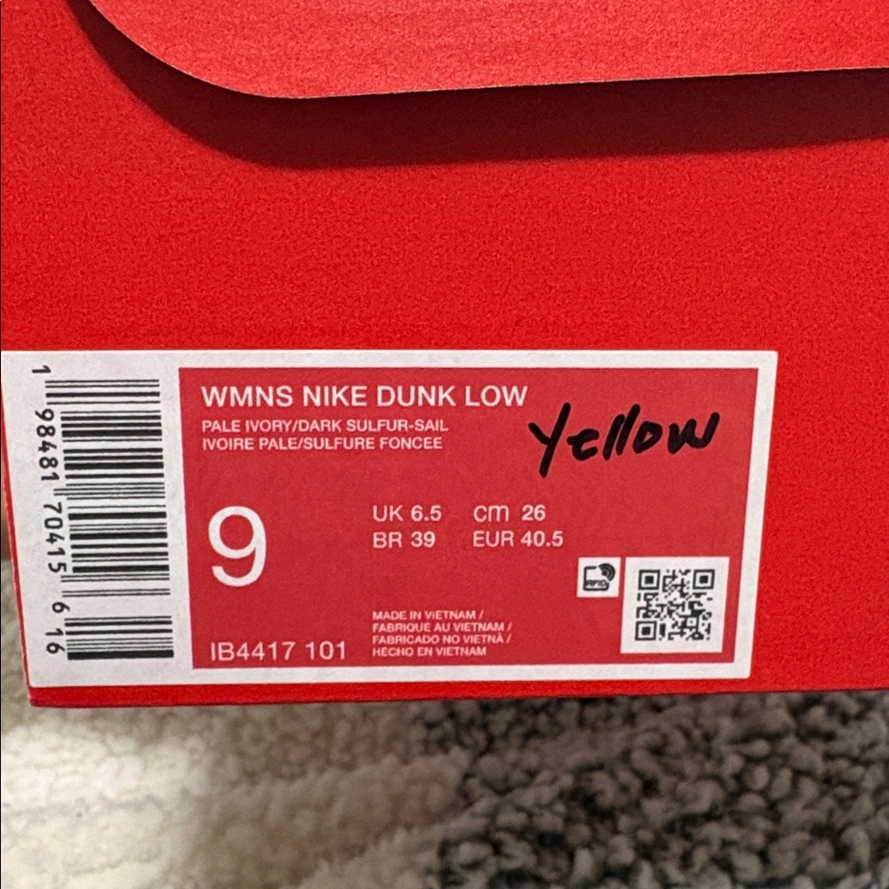 Nike Yellow and White Dunks - Picture 6 of 6